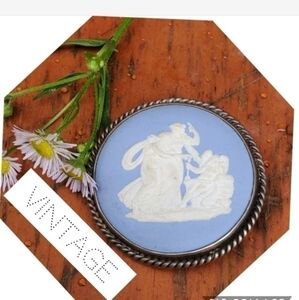 Wedgewood Vintage ‎ cameo in sterling brooch
